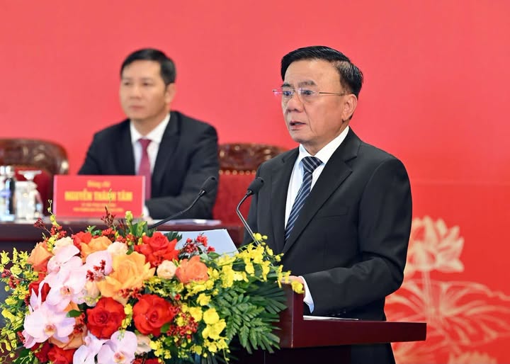 QUY ĐỊNH SỐ 216-QĐ/TW CỦA BAN BÍ THƯ VỀ ĐẶT HÀNG CUNG CẤP THÔNG TIN CHO CƠ SỞ