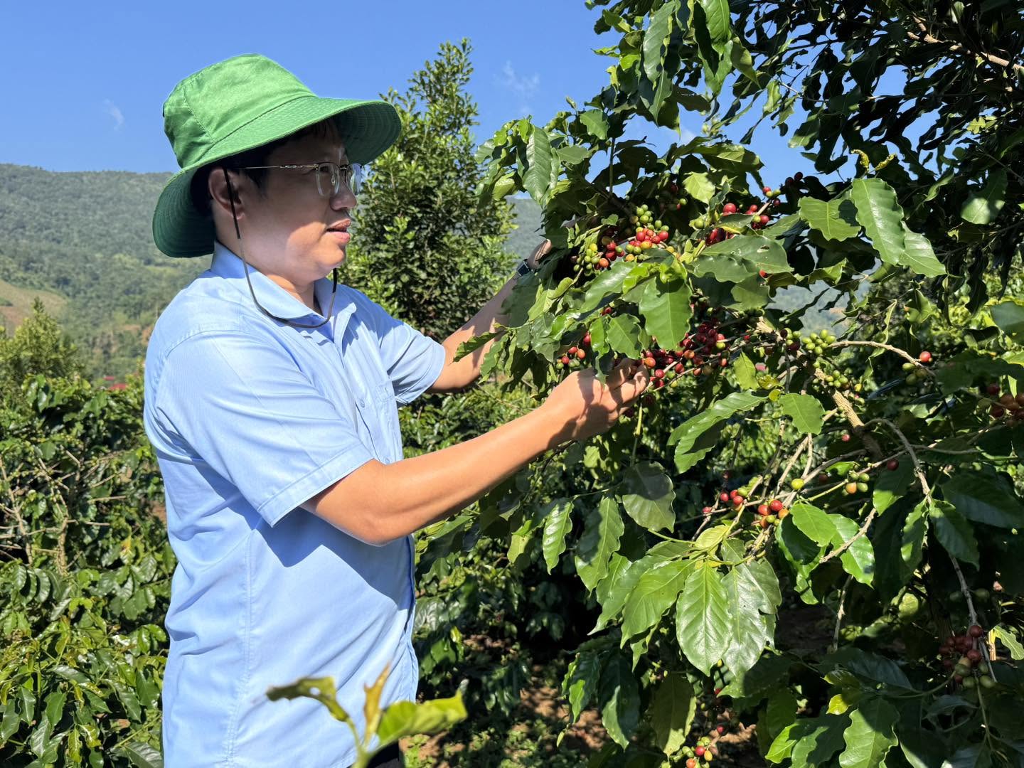 CHIỀNG SINH KIỂM TRA TIẾN ĐỘ ĐO ĐẠC ĐỊA CHÍNH VÀ TÌNH HÌNH SẢN XUẤT TẠI BẢN MUÔNG