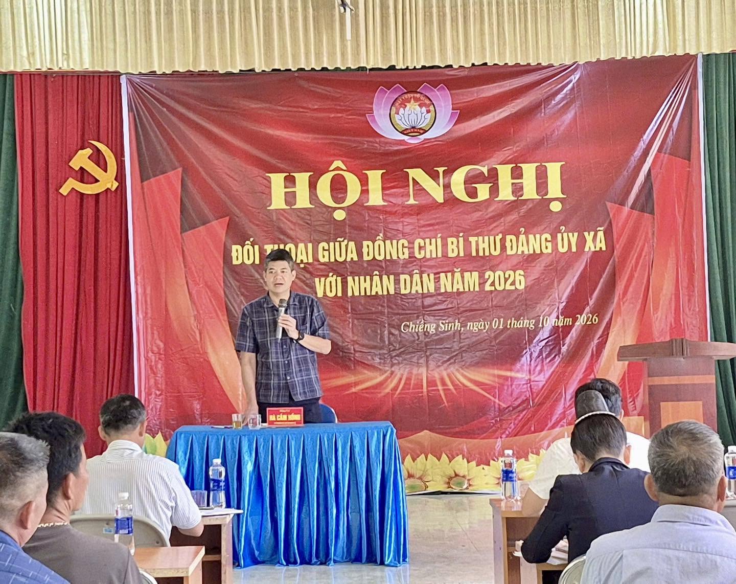 BÍ THƯ ĐẢNG UỶ XÃ CHIỀNG SINH ĐỐI THOẠI VỚI NHÂN DÂN BẢN THÍN